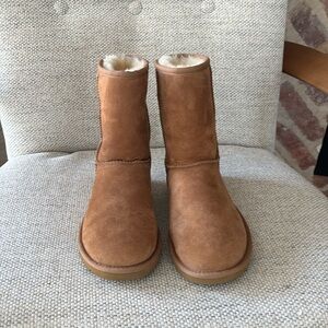 Classic Uggs SZE 8 WMNS